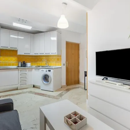 Apartment 2 Bedroom 1 Bathroom Furnished - Sol - Cozy Vintage - Mintystay *