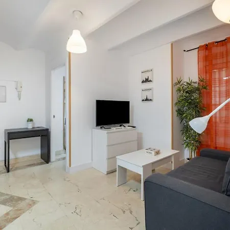 2 Bedroom 1 Bathroom Furnished - Sol - Cozy Vintage - Mintystay Apartment *