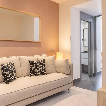 Perfectly Placed For 3 In La Latina Just Around The Corner From El Rastro Latina Toledo Iv Apartment Madrid