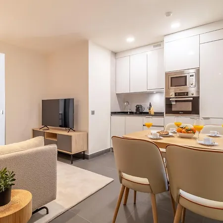 Perfectly Placed For 3 In La Latina Just Around The Corner From El Rastro Latina Toledo Iv Apartment Madrid