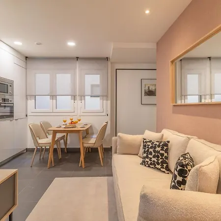 Apartment Perfectly Placed For 3 In La Latina Just Around The Corner From El Rastro Latina Toledo Iv Madrid