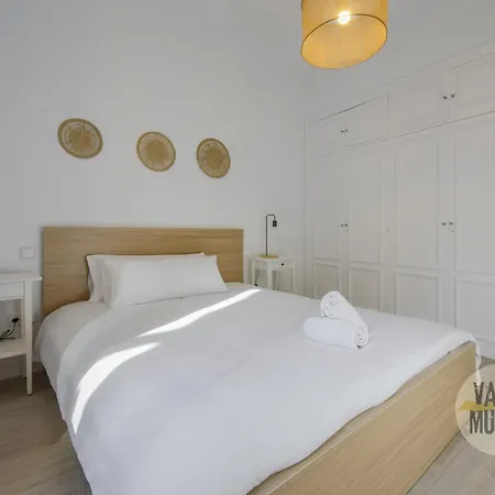 Elegant 4pax En Letras-cortes Apartment
