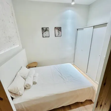 Cozy In Cuatro Caminos Area *