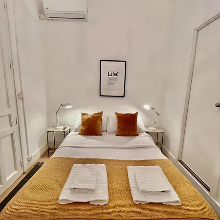 Urban Fuencarral Guest house *