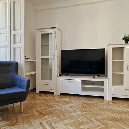Apartment Mayor Calle: Historic Centro Near Plaza Mayor *