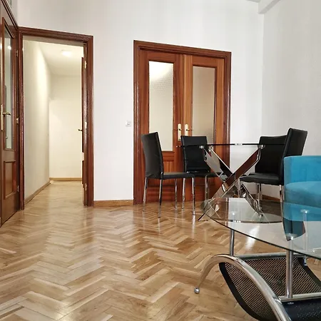 Mayor Calle: Historic Centro Near Plaza Mayor Apartment