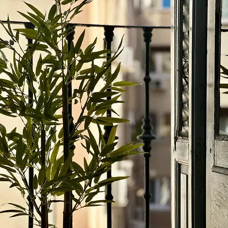 Charm 2bd Private Flat - Center Apartment
