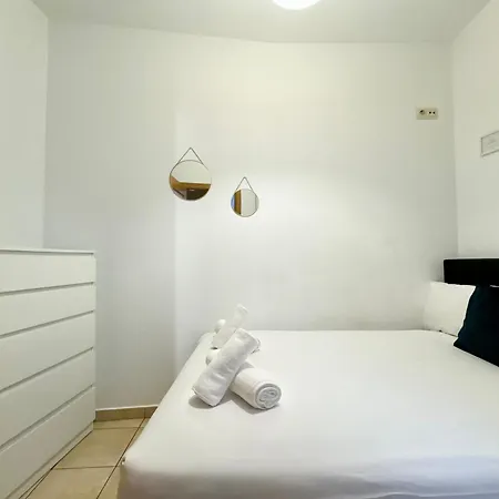 Charm 2bd Private Flat - Center Apartment *