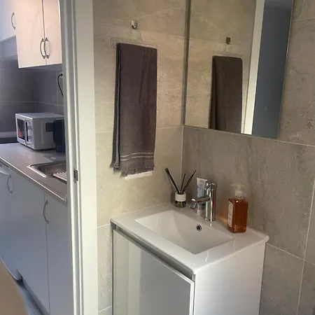 Cenral Renovated Flat *