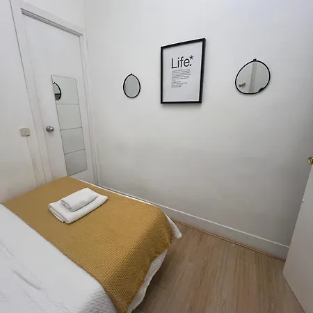 Urban Fuencarral Guest house