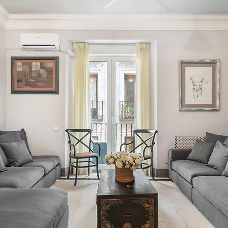 Art & Chic In Trendy Chueca *