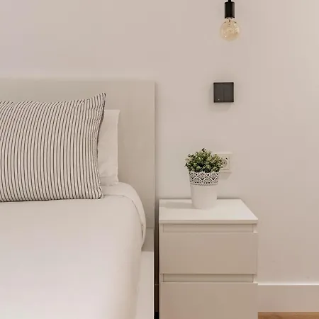 Charming Malasana Vibes - Alquileres * Madrid