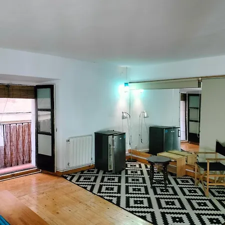 Gran Con Balcon En Tirso De Molina Madrid