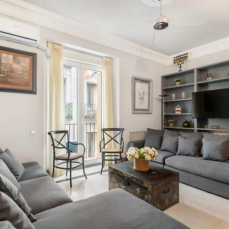 Art & Chic In Trendy Chueca Apartment *