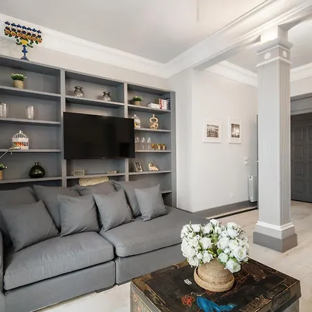 Art & Chic In Trendy Chueca