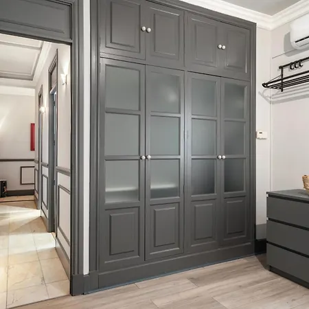 Art & Chic In Trendy Chueca
