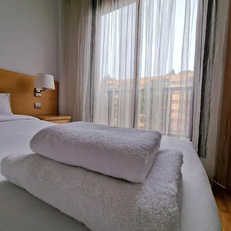 Samaniego, Piscina Y Garaje Junto Civitas Metropolitano Y Aeropuerto Apartment