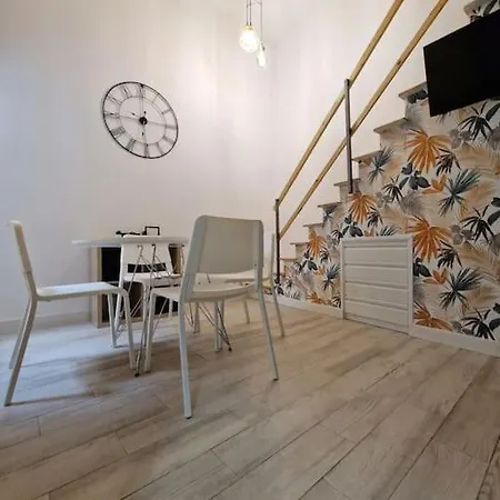 Mediodia Chica Apartamento Tipo Loft En La Latina Apartment Madrid