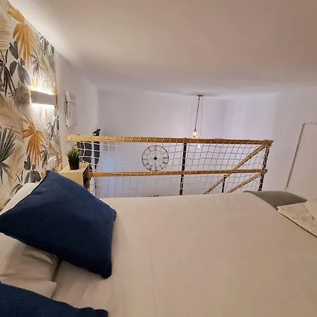 Mediodia Chica Apartamento Tipo Loft En La Latina Madrid