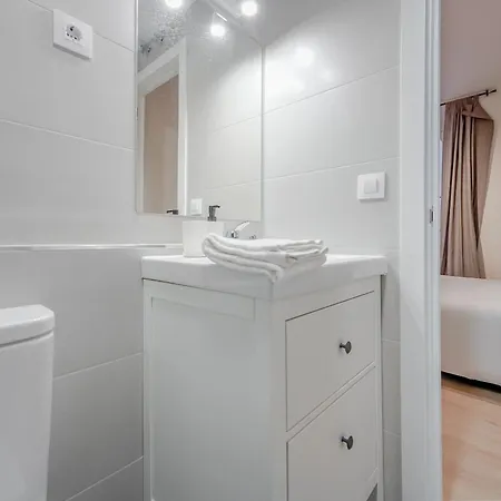 Cozy&new 6pax En La Plaza De Tirso - E1