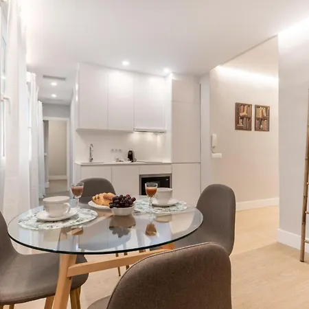 Apartment Charming 2-bedroom Near Retiro Park Ideal Escape Madrid