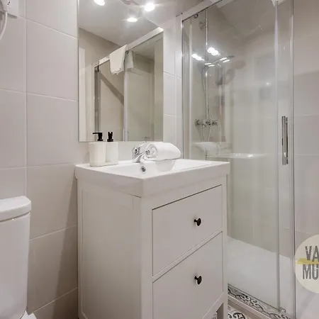 Downtown&new 9pax En La Plaza De Chueca Apartment