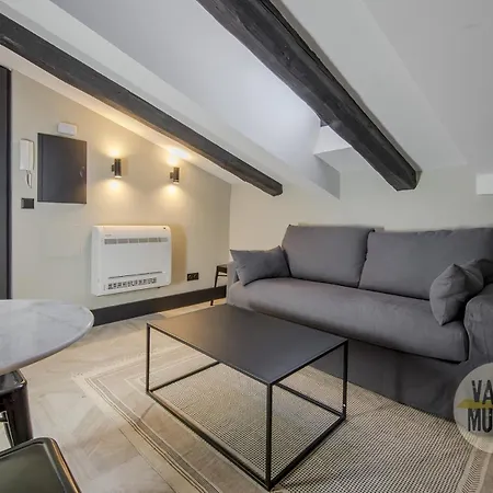 Familiar 5pax En Calle Santa Ana-centro E2 Madrid