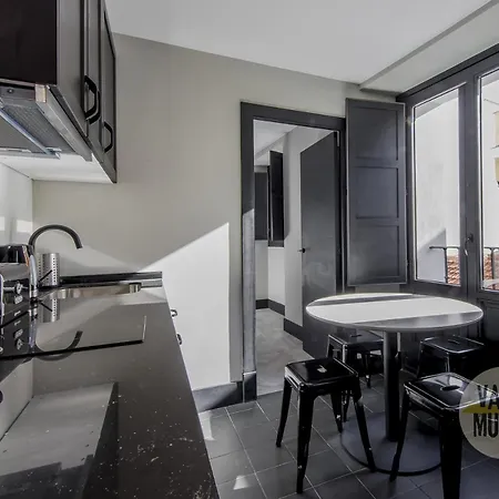 Premium 7pax En Calle Santa Ana-la Latina E2