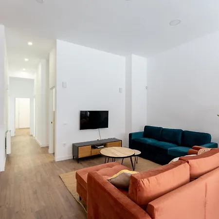 Luxe North Apartment