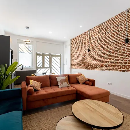 Luxe North Apartment