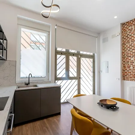 Luxe North Apartment