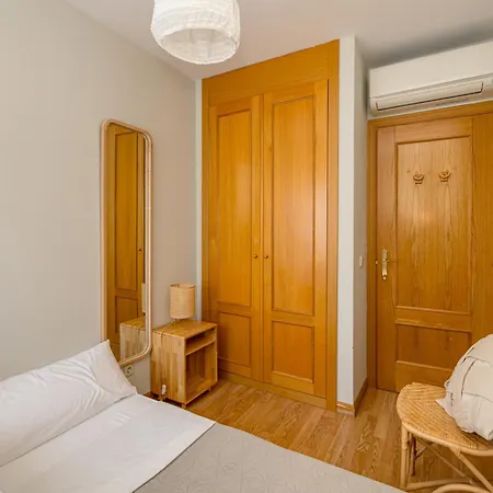 Apartment 2br Av America Bernabeu Stadium Madrid