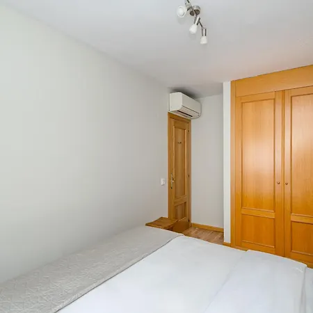 Apartment 2br Av America Bernabeu Stadium *