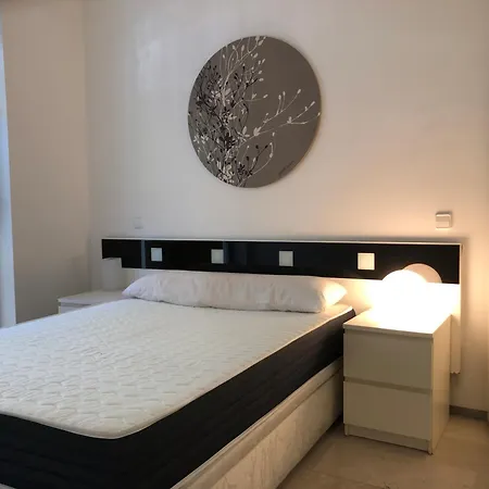 Unico En Embajadores Madrid