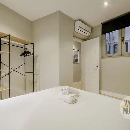 Urban And 5pax En Calle Silva-gran Via E2