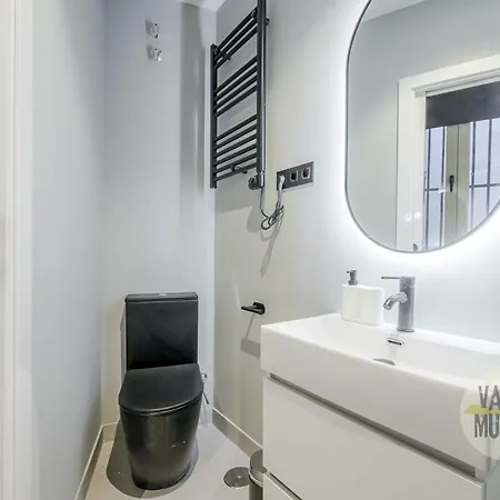 Urban And 5pax En Calle Silva-gran Via E2