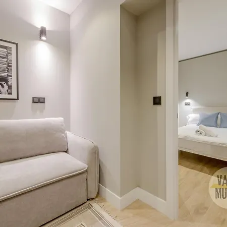 Urban And 5pax En Calle Silva-gran Via E2 Madrid