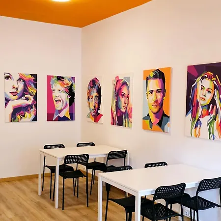 Hostel Arc House Pop Art *