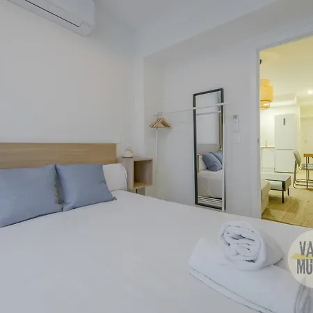 Cool 9pax En Plena Plaza De Chueca Apartamento