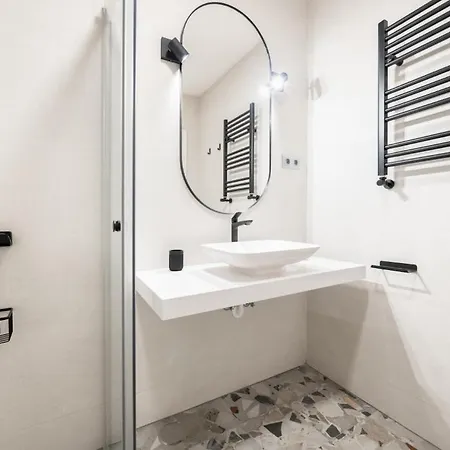 Luxury & Centric- 2bd 1bth - Plaza De Espana Apartment *