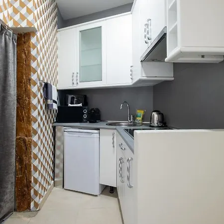 1 Bedroom 1 Bathroom Furnished - Sol - Bright Refurbished - Mintystay *
