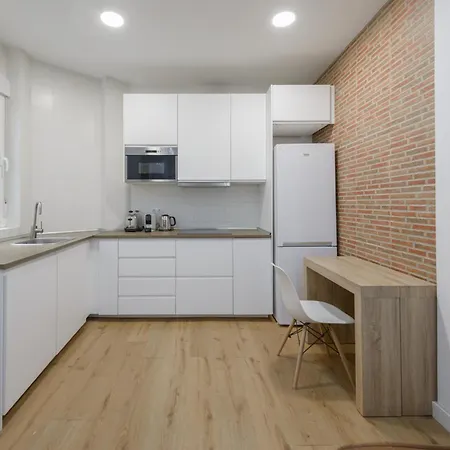 Avila Calle, Precioso Estudio En Santiago Bernabeu-estrecho En Segundo Piso Sin Ascensor