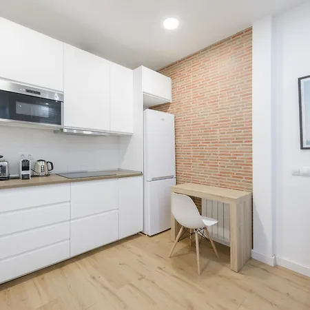 Apartment Avila Calle, Precioso Estudio En Santiago Bernabeu-estrecho En Segundo Piso Sin Ascensor