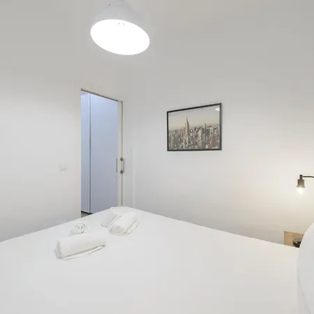 Avila Calle, Precioso Estudio En Santiago Bernabeu-estrecho En Segundo Piso Sin Ascensor