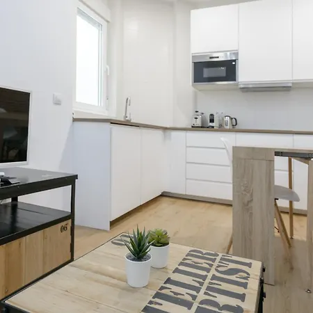 Apartment Avila Calle, Precioso Estudio En Santiago Bernabeu-estrecho En Segundo Piso Sin Ascensor