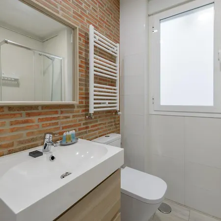 Avila Calle, Precioso Estudio En Santiago Bernabeu-estrecho En Segundo Piso Sin Ascensor *