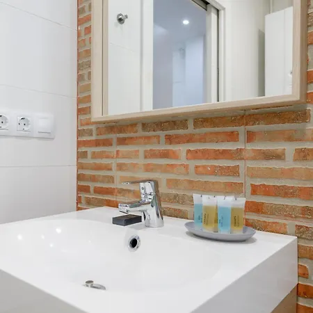 Avila Calle, Precioso Estudio En Santiago Bernabeu-estrecho En Segundo Piso Sin Ascensor Apartment *
