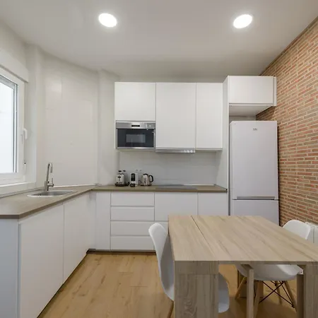 Apartment Avila Calle, Precioso Estudio En Santiago Bernabeu-estrecho En Segundo Piso Sin Ascensor Madrid