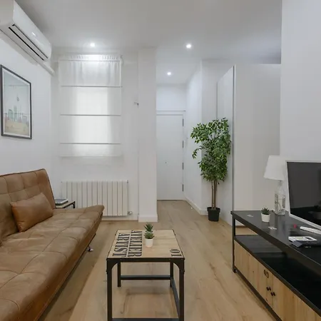 Avila Calle, Precioso Estudio En Santiago Bernabeu-estrecho En Segundo Piso Sin Ascensor * Madrid