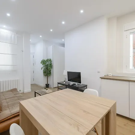 Apartamento Avila Calle, Precioso Estudio En Santiago Bernabeu-estrecho En Segundo Piso Sin Ascensor